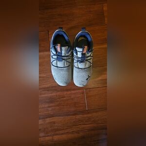 Boys Puma Size 2 Slip On Sneakers